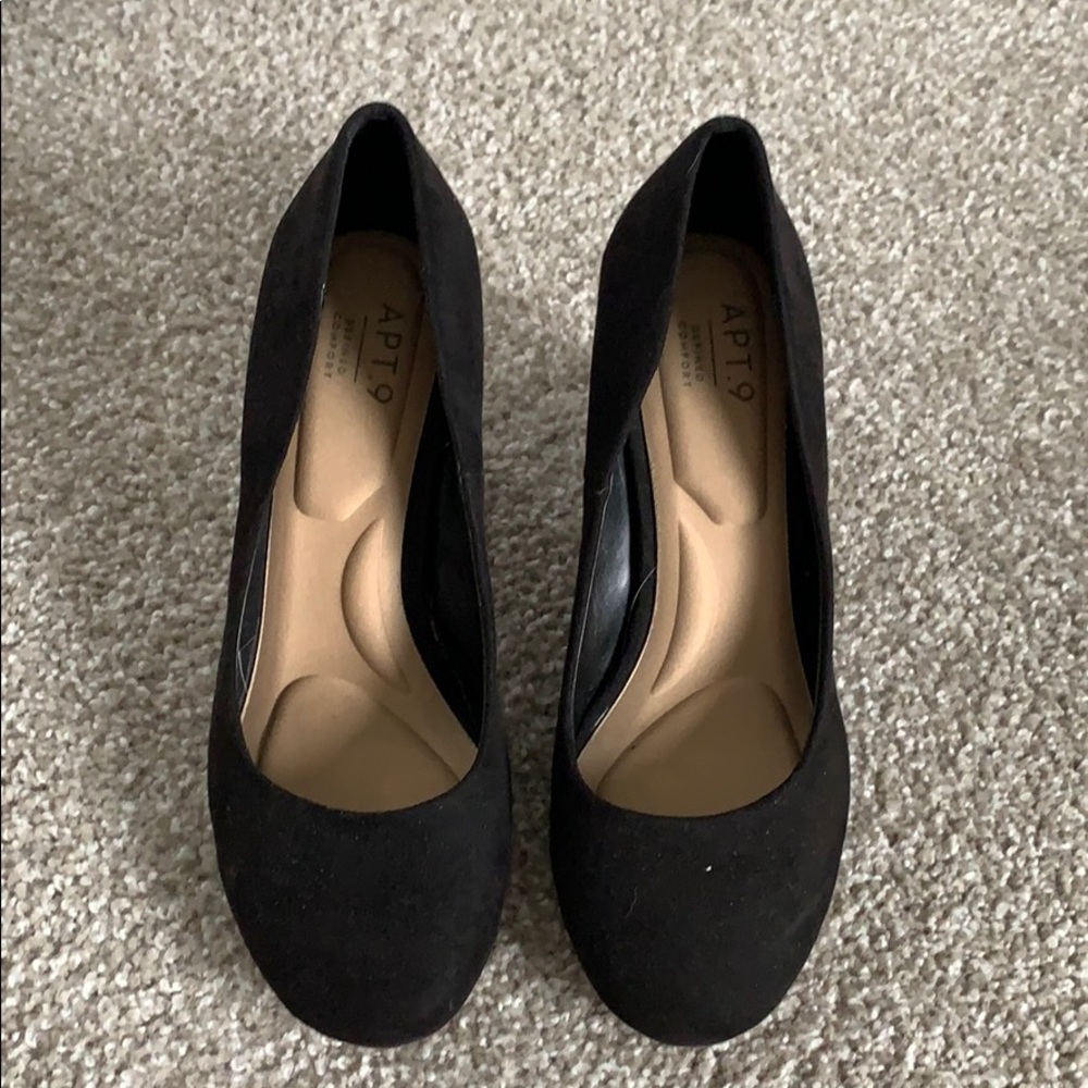 Black Pumps